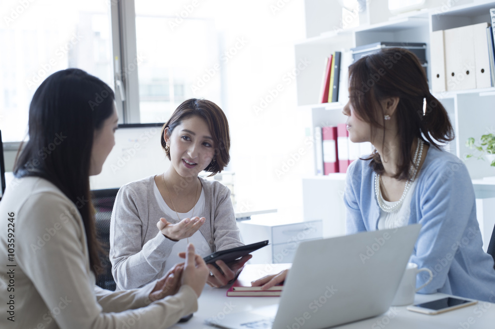 Female company employee has a rookie education Female company employee has a rookie education