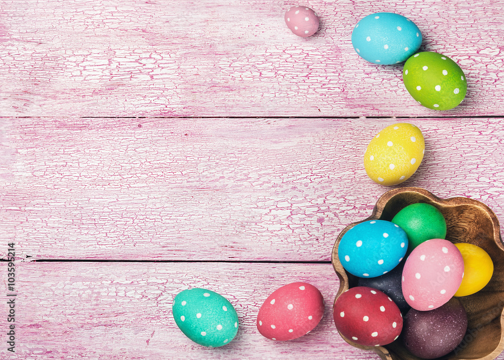 Obraz premium Easter eggs on wooden background