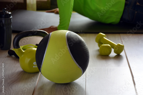 ketlebell with medicine ball photo