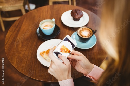 Canvas Print Woman taking picture of food