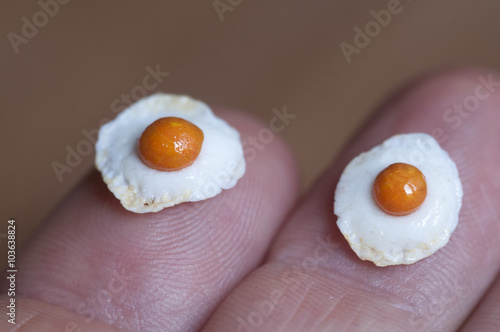 huevos miniatura