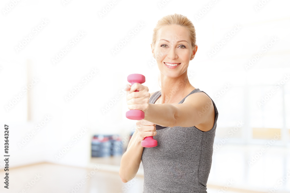 Toning her biceps Toning her biceps