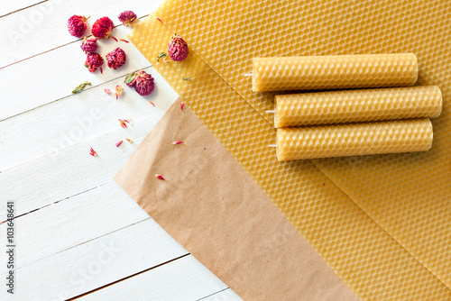 Bild auf Leinwand candles from beeswax and natural dried flowers clover