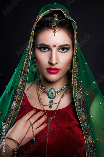 Indian bride make-up (Yvonne) photo