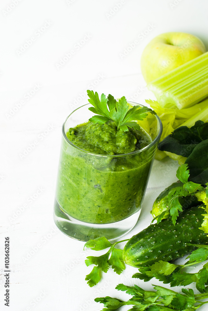 Green vegetable smoothie Green vegetable smoothie