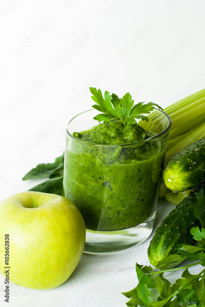 Green vegetable smoothie