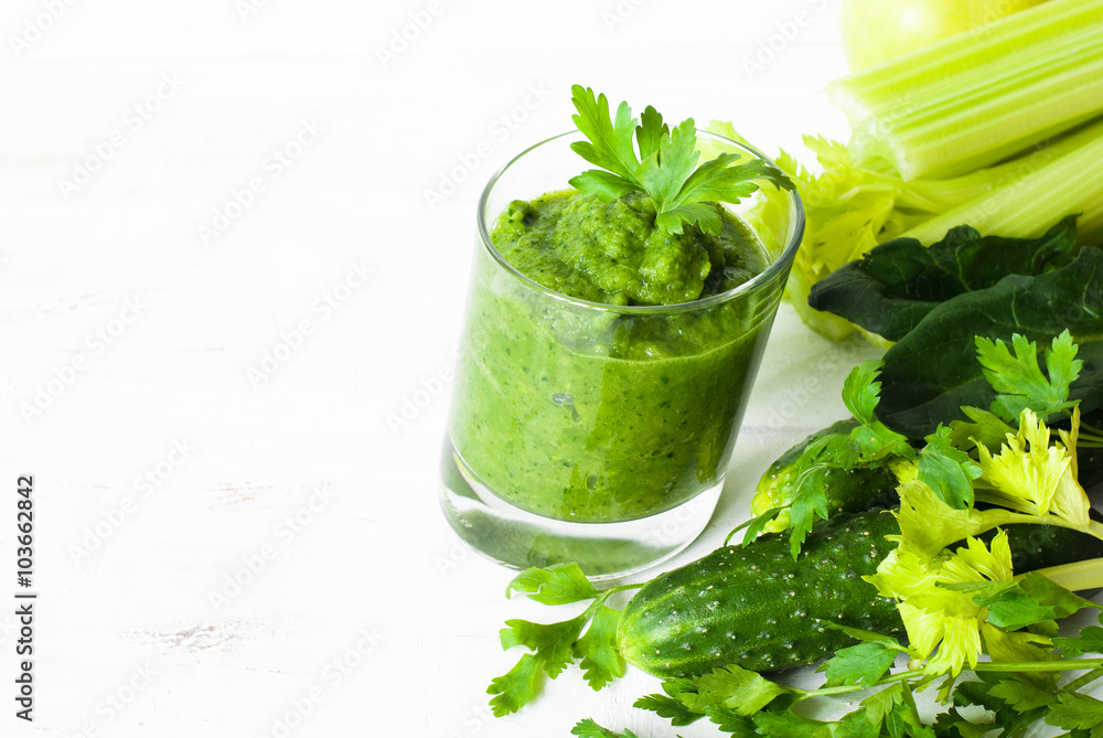 Green vegetable smoothie Green vegetable smoothie