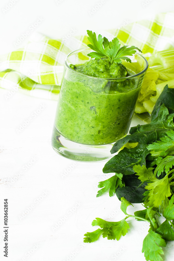 Green vegetable smoothie Green vegetable smoothie