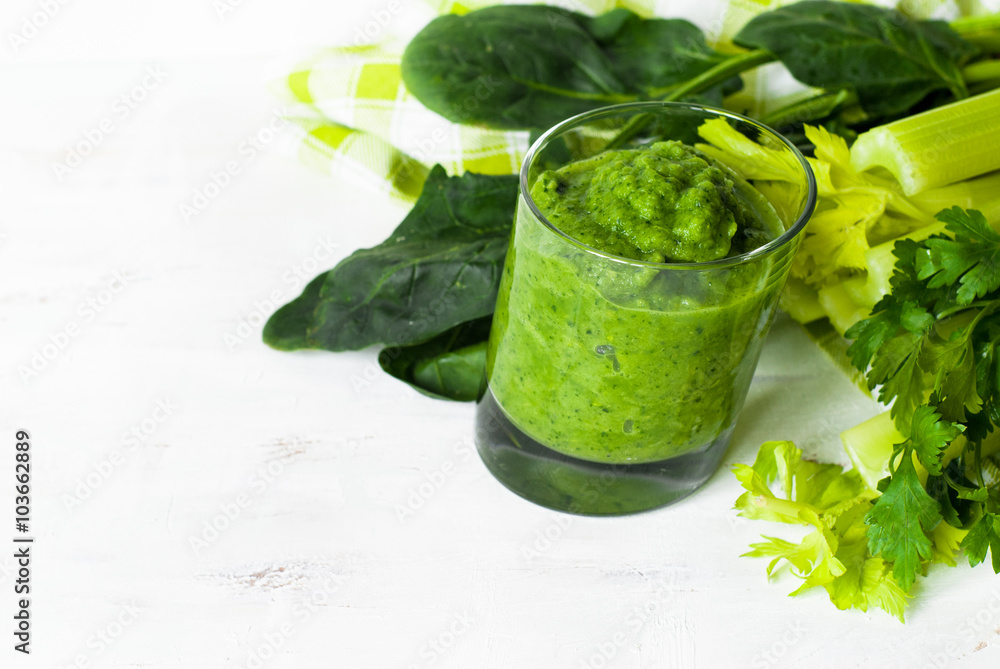 Green vegetable smoothie Green vegetable smoothie