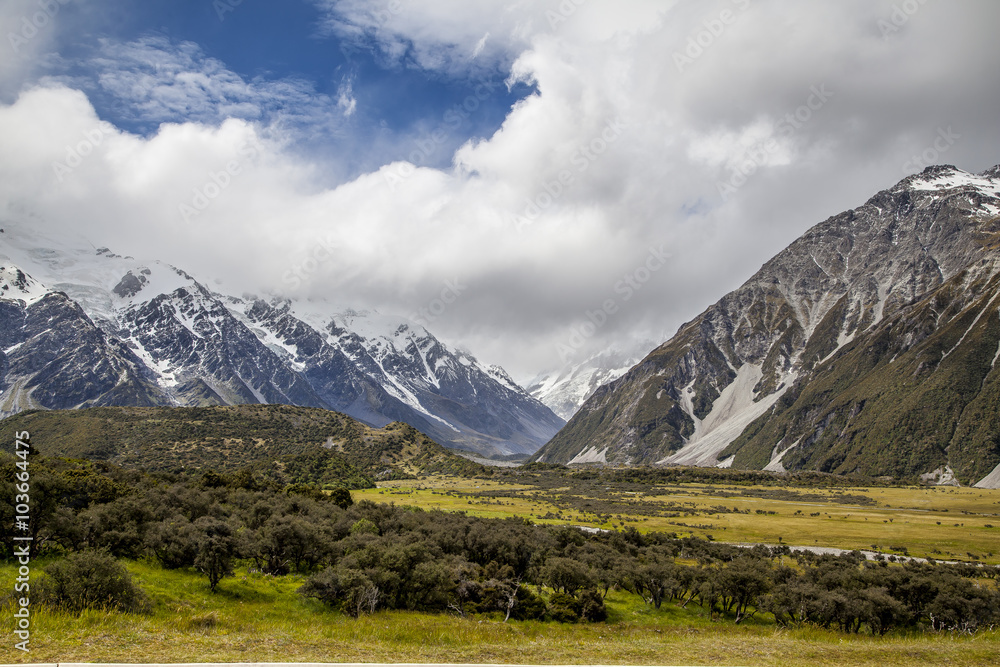 Berge und Wege im Mount Cook National Park Neuseeland