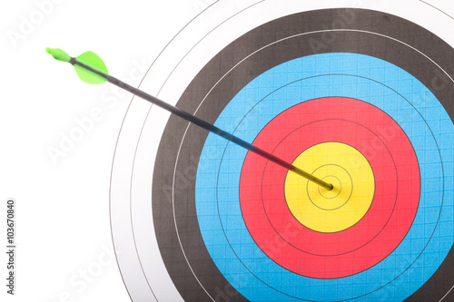 Fotografia Arrow hit goal ring in archery target