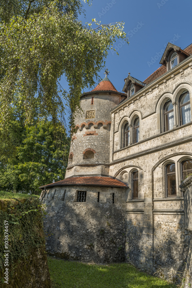 Schloss Lichtenstein im Landkreis Reutlingen in Baden-Württemberg - Burggraben