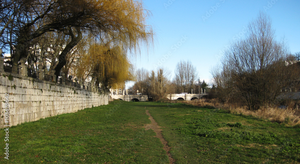 Puentes, paseos y ríos.