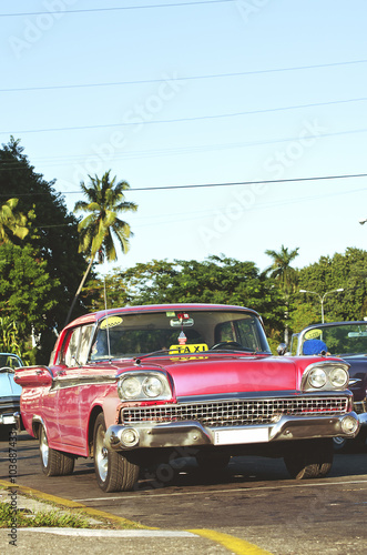Fototapeta Naklejka Na Ścianę i Meble -  American classic pink car