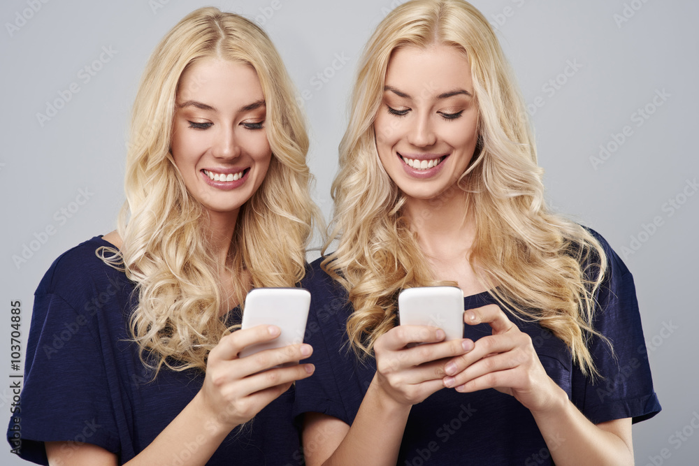 Communication at the same time Communication at the same time