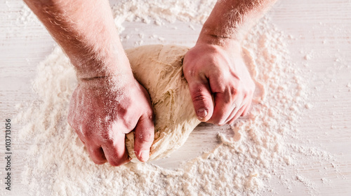 Cuadro en lienzo chef making bread