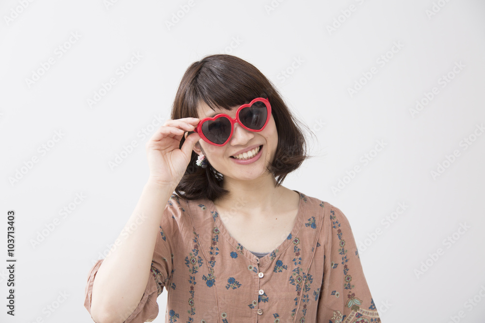 サングラスの女性 サングラスの女性