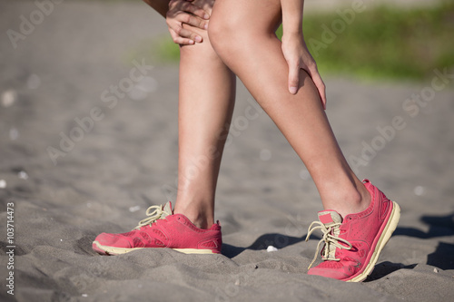 sport woman knee injury