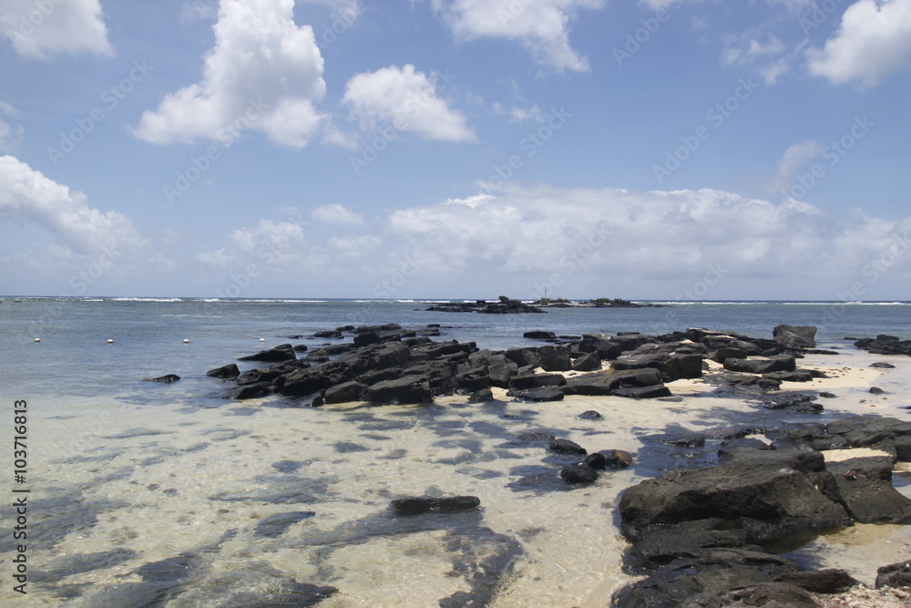 Rochers sur une plage à l'Ile Maurice