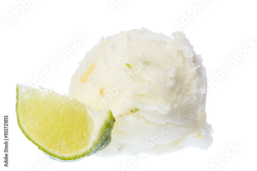 Zitroneneis mit Zitrone photo