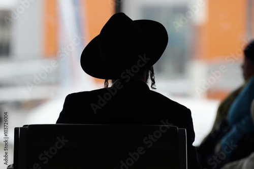 Obraz na plátně silhouette of young hasidic jew in an airport