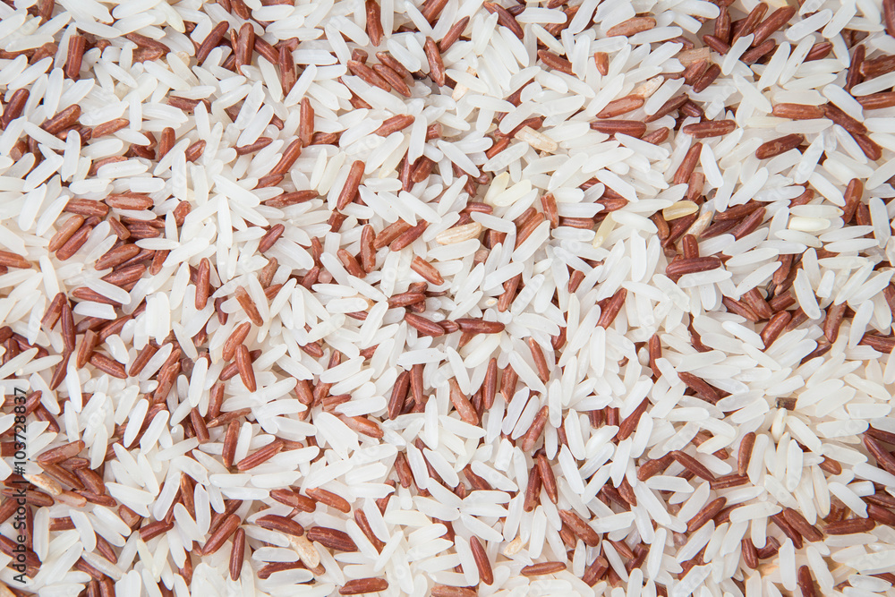 Fototapeta premium close up pile of brown rice as a background