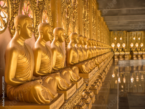 Alignment of Buddhas statues.