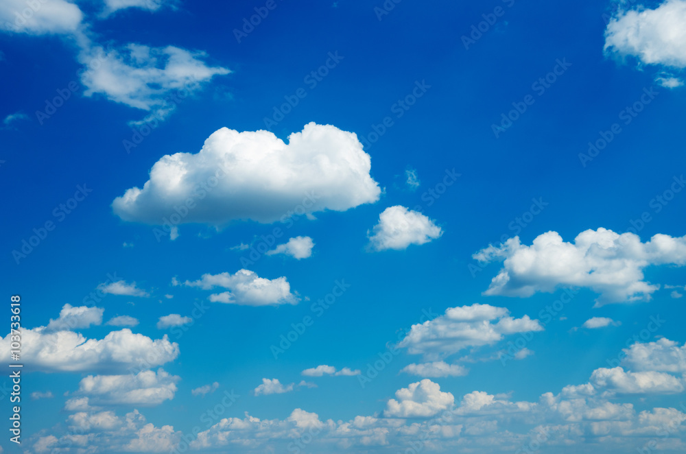 Obraz premium blue sky background with white clouds