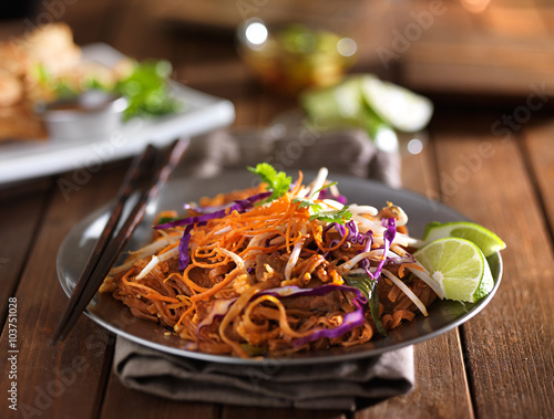 Fotografija beef pad thai stir fry dish on plate with chopsticks