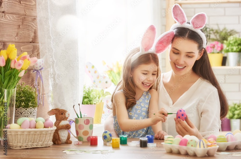 Naklejka premium family preparing for Easter