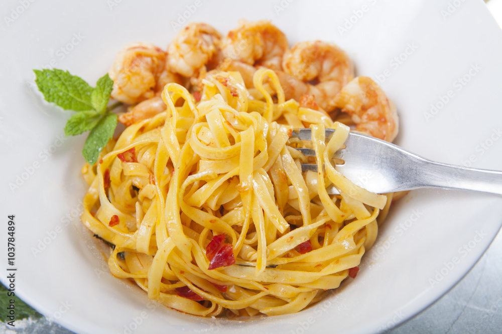 Pasta With Shrimp and Chili Peppers