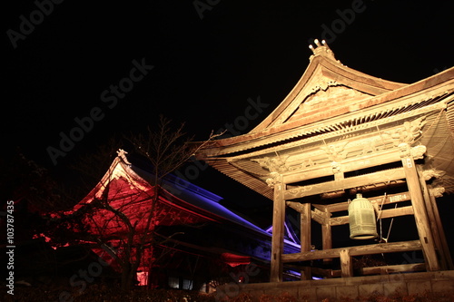 夜の鐘つき堂