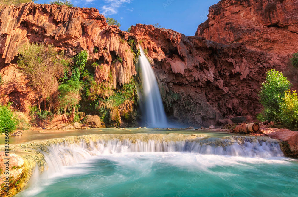 Fototapeta premium Grand Canyon waterfalls, Havasupai Indian Reservation, amazing havasu falls in Arizona