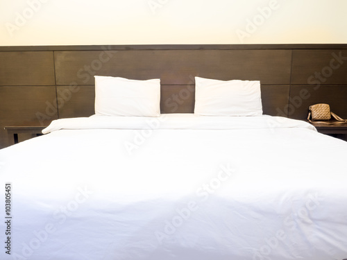 Wallpaper Mural a double minimal bedroom Torontodigital.ca