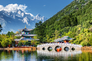 Wandcirkels China Jade Draak Sneeuwberg bij Lijiang  © efired