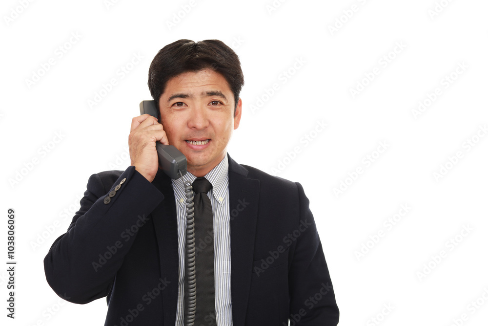 通話中の笑顔のビジネスマン 通話中の笑顔のビジネスマン