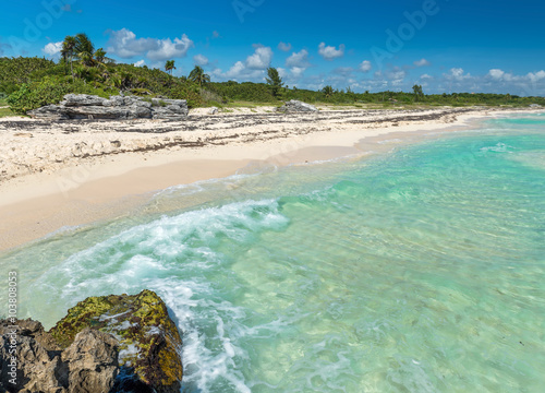 Obraz na płótnie Wild Tropical Sandy Beach with Turquoise Waters. Caribbean Sea S w salonie