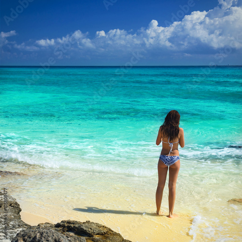 Obraz na płótnie Beautiful girl in a swimsuit on the sea. Woman with a beautiful w salonie