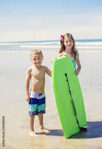 Fotografi Cute Kids playing together at the beach