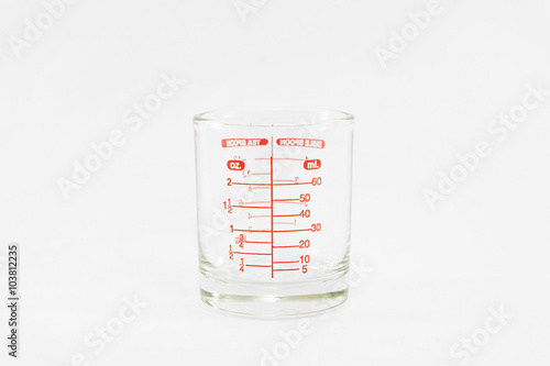 oz. and ml. (Selected focus) measuring glass (isolated mode)