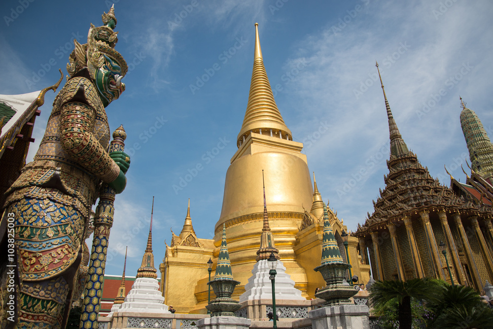 Fototapeta premium The Giant statue in Wat Phra Kaew,Bangkok, Thailand