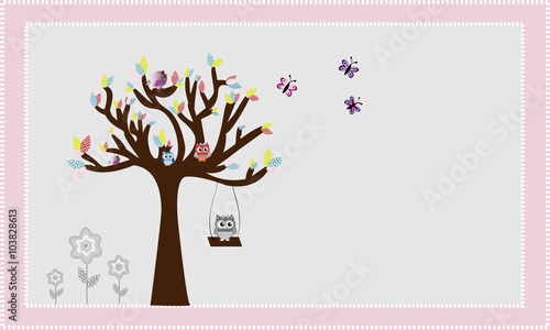 Árbol con búhos y marco rosa.