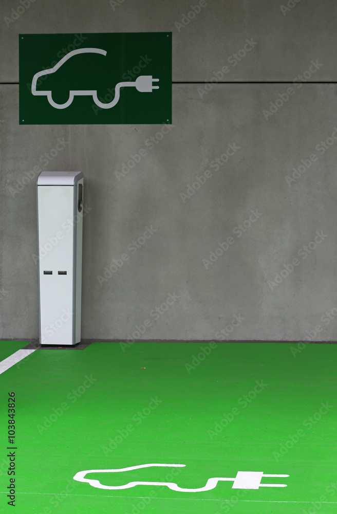 Was Kostet Parken Auf Elektro Parkplatz stock.adobe.com