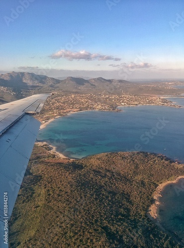 Uno sguardo dal finestrino dell'aereo. photo