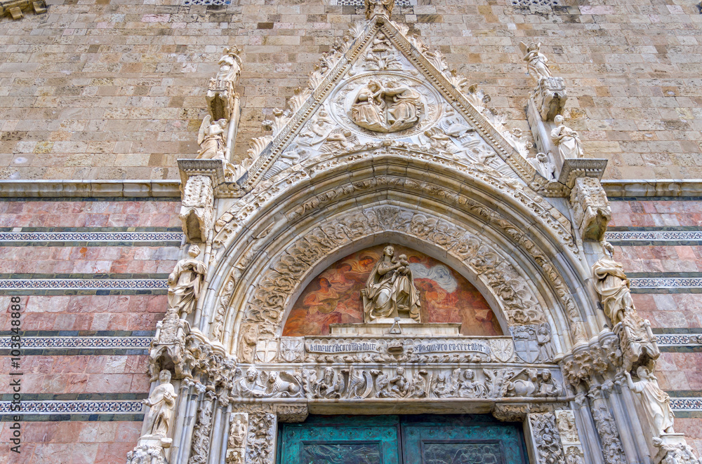 Obraz premium Détails porte de la cathédrale de Messine,Sicile,Italie. 
