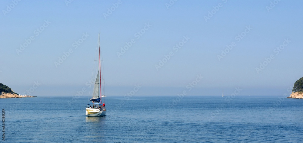 Yacht sailing toward Elephite Islands. Yacht sailing toward Elephite Islands.