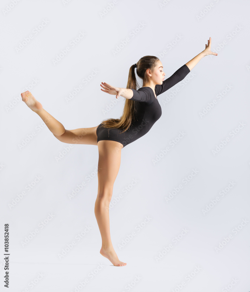 Obraz premium Young girl engaged art gymnastic