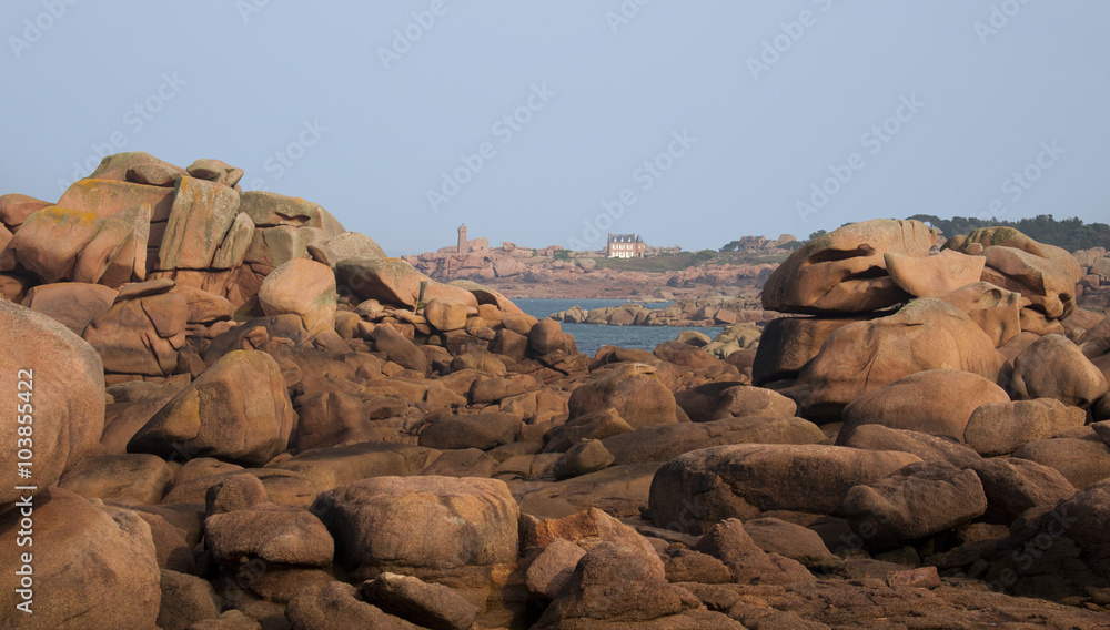 Phare de Ploumanach vu de l'ile Renote Phare de Ploumanach vu de l'ile Renote