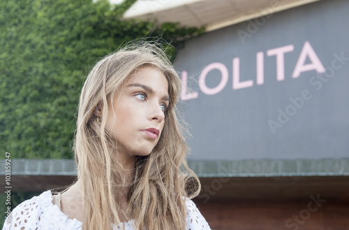 Canvas Print Blond, blueeyed girl in the sun