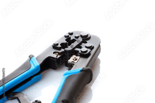 Crimping tool with a computer network cable